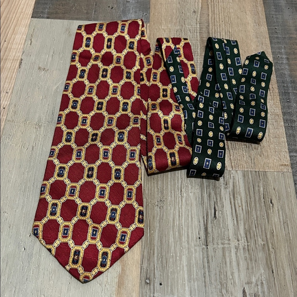 Tommy Hilfiger Men’s Red Green Geometric Ties 100% Italian Silk Career Office